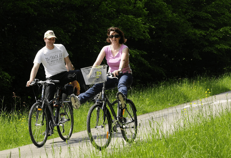Le Perche à vélo domaine-de-la-lochetiere-velos-electriques